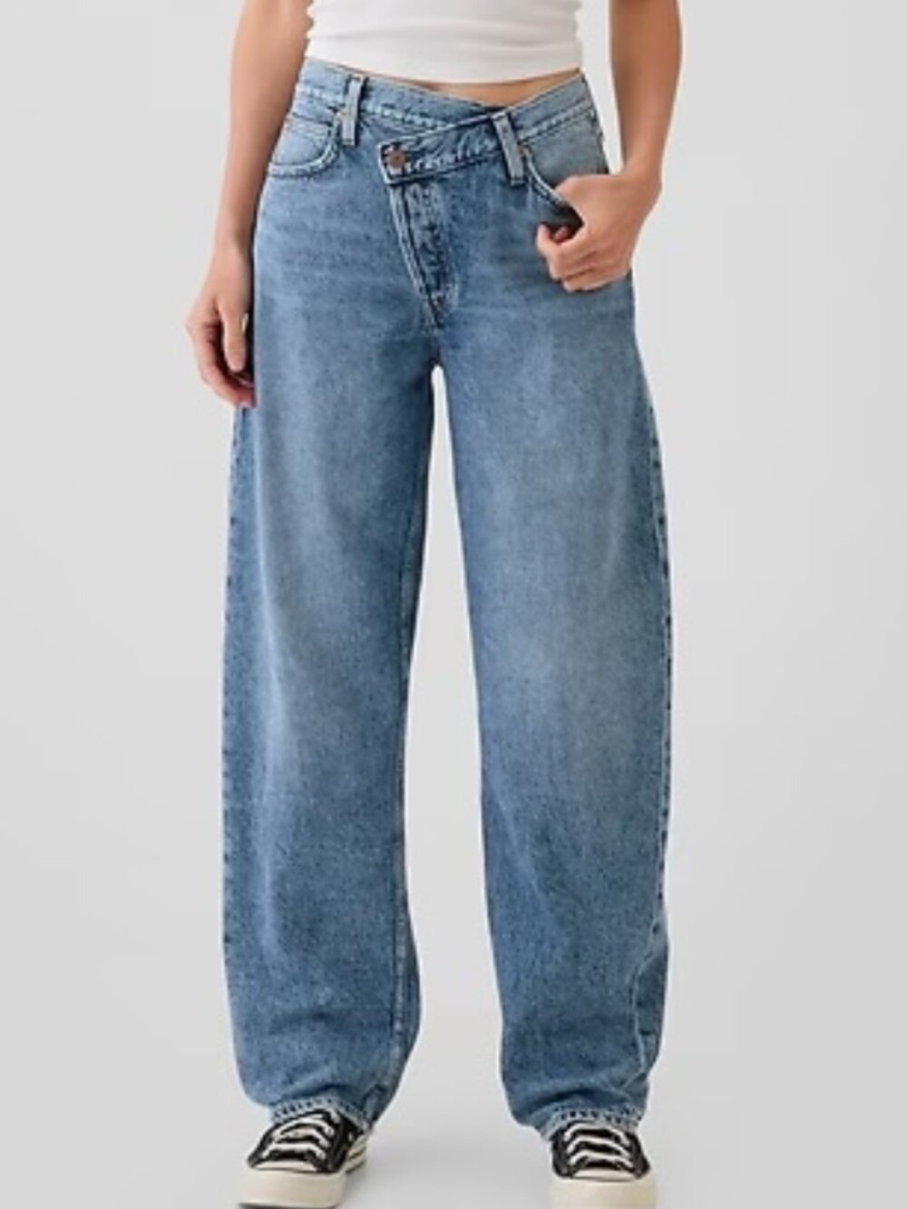 HIGH RISE CROSSOVER BARREL JEANS - GAP SIZE 28/6R